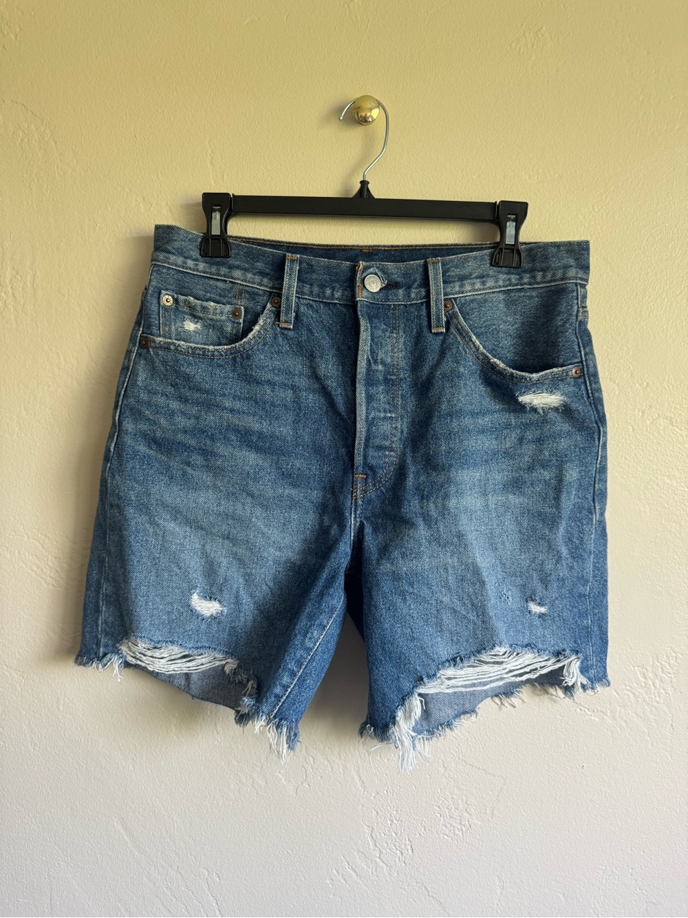 Levi’s 501 Mid-Thigh High-Rise Straight-Fit Denim Shorts